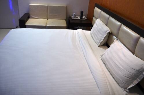 Hotel Golden Sky, Lucknow 2